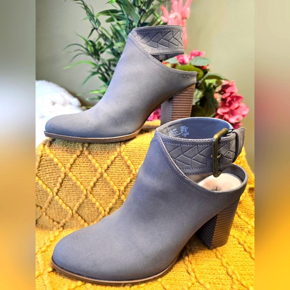 American Eagle, Size 9, Sand Gray